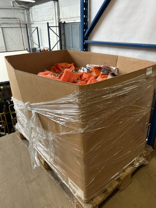Pallet oranje artikelen
