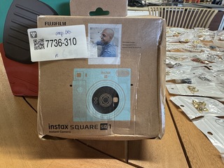 Instant camera Fujifilm Instax Square SQ1