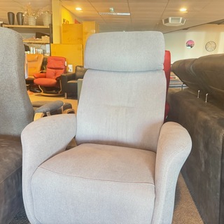 Relaxfauteuil – M – grijs stof – manueel verstelbaar d.m.v. gasveer
