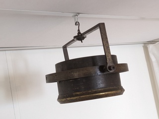 Hangend cardanisch scheepskompas