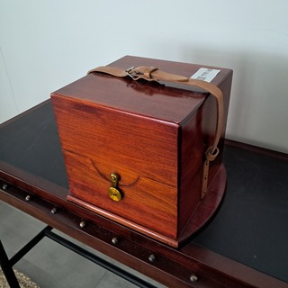 Cardanische chronometer in kist