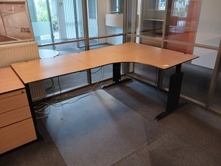 Bureau met bureaustoel en ladeblok