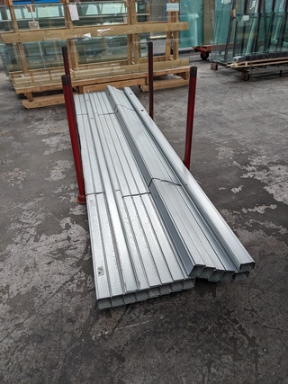 Ca. 30x  Metalen profiel in transportbok