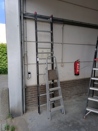 Keukentrap en gedeelte schuifladder