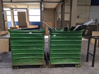 2x Transportbak met aluminium restmateriaal