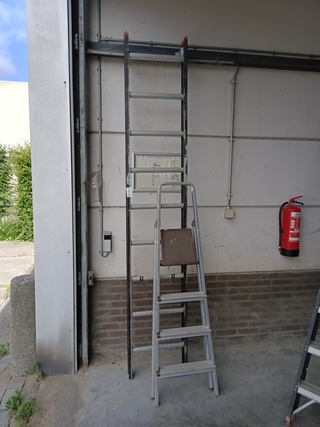 Keukentrap en gedeelte schuifladder