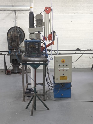 Boor-en stans/ponsinrichting o.a. Weber/Drill Matic