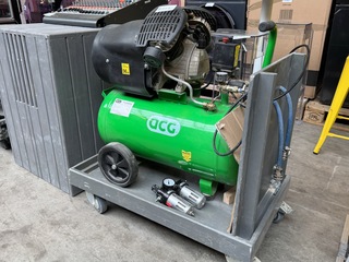Compressor met transportkist verrijdbaar
