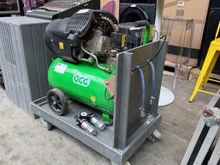 Compressor met transportkist verrijdbaar