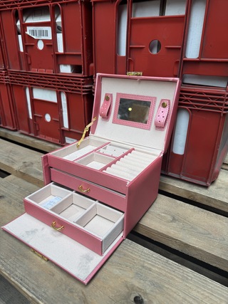 Ca. 17x Sieraden organizer met laden met 4x krat