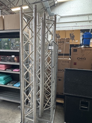 4x Trust met rolcontainer