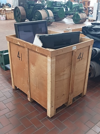 3x Beeldscherm O.a. Loewe, JVC