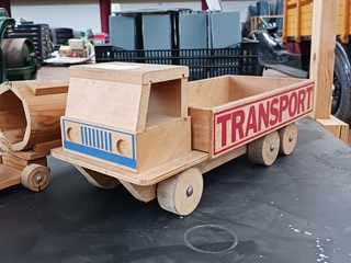 2x Houten vrachtauto