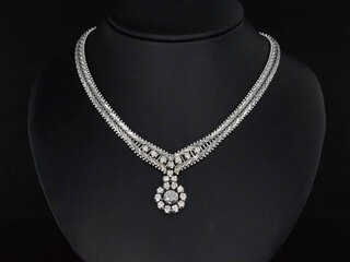 Witgouden collier met diamanten