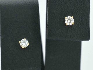 Gouden oorbellen met diamant