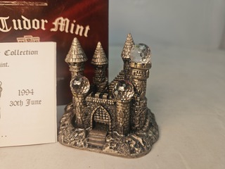 Tudor Mint England - Castle statuette met zilver vergoten