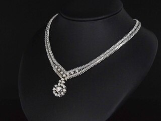 Witgouden collier met diamanten