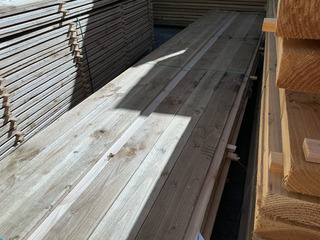 Ca. 34x Douglas planken fijnbezaagd, 22x150mm, lengte 500cm