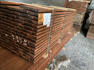 Ca. 203x Walaba hardhouten planken geschaafd , 27x70mm, lengte 245cm