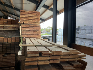 Ca. 40x Douglas veer en groef, 18x165mm, lengte 300cm