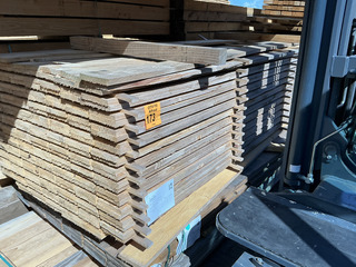 Ca. 184x Douglas planken fijnbezaagd, 22x150mm, lengte 300cm