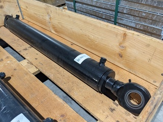 Dubbelwerkende stuurcilinder D=45/90 slag 700 h.o.h. 1050