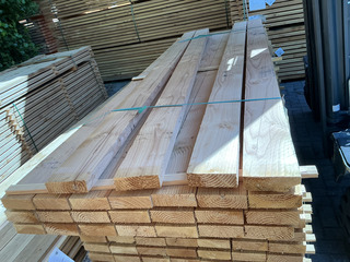 Ca. 25x Douglas balken fijnbezaagd, 50x150mm, lengte 300cm