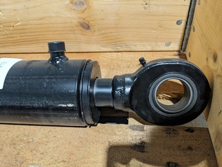 Dubbelwerkende stuurcilinder D=45/90 slag 700 h.o.h. 1050