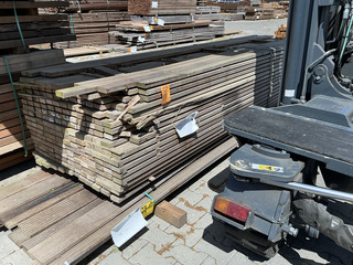 Ca. 232x Guyana Ipé hardhouten planken geschaafd , 27x70mm, lengte 114