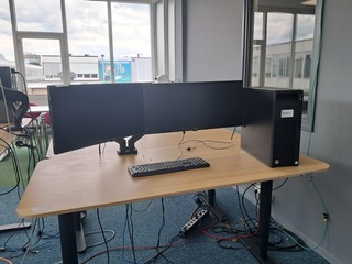 Computer met 2x monitor Hp, Z440