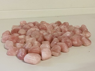 2 Kg Rozenkwarts trommelstenen , Roze