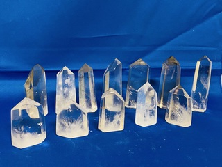 Ca. 12x Bergkristal geslepen punten