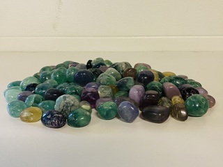 2,5 Kg Fluoriet Regenboog- trommelstenen