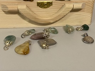 Ca. 100x Hangertjes gemengd