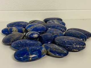 Ca. 17x Lapis Lazuli handstenen, Blauw/Goud