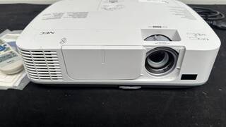 Beamer NEC, NP-M300W