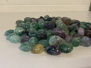 2,5 Kg Fluoriet Regenboog- trommelstenen