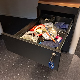 Mobiel ladenblokje met inhoud