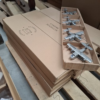 Ca. 52x Decoratie vliegtuig Authentic Models