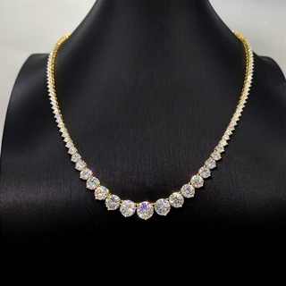 Gele collier met oplopende briljanten van 25.00 carat totaal