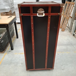 liquorcabinet Authentic Models