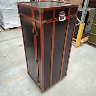 liquorcabinet Authentic Models