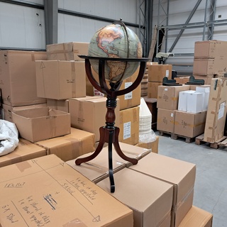 5x Globe op houten standaard Authentic Models, GL008