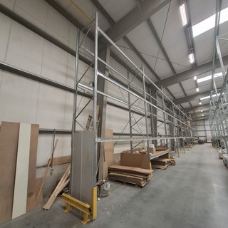 Enkele magazijnstelling, opgesteld ca. 48meter Dexion, metaal