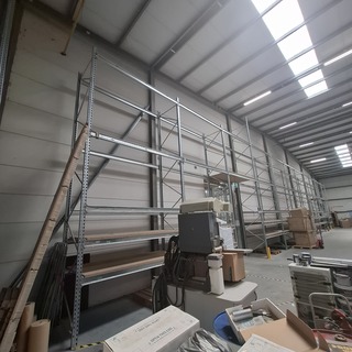 Enkele magazijnstelling, opgesteld ca. 30meter Dexion, metaal