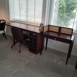 2x schrijfdesk / sidetable Authentic Models