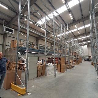 Enkele magazijnstelling, opgesteld ca. 32meter Dexion, metaal