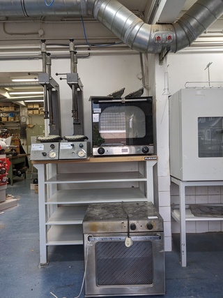 2x Orthopedische pers met oven en werkbank Brockfieper, 540 P4, bouwja