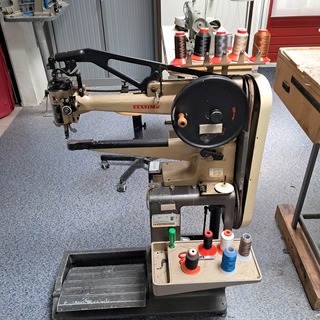 Handbediende naaimachine Textima, bouwjaar 1988