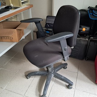 Werktafel met bureaustoel